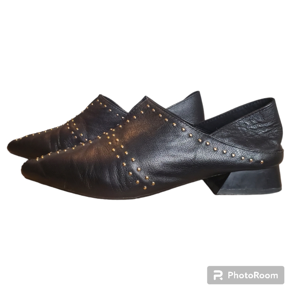 Unique Beautiful Womans Leather Studded Loafers Moccasin Pumps